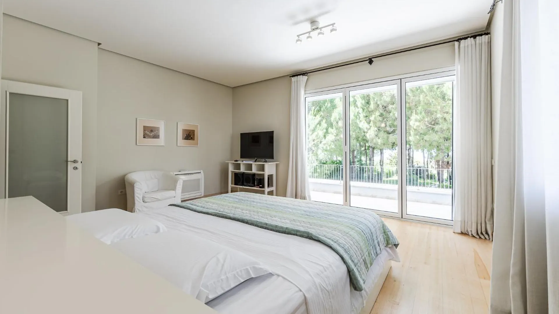 Luxury Villa Emma Dıraç 0*,
